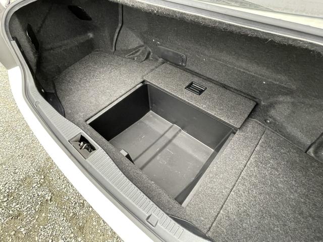 クラウンハイブリッド アスリートＳ　ブラックスタイル　ＴＲＤエアロ／革シート／純正ナビ・フルセグ／ＤＶＤ再生／バックカメラ／ＥＴＣ／スマートキー×２個／トランクイージークローザー／禁煙車／エアシート・シートヒーター／車検９年８月／ＴＶキット／１８アルミ（58枚目）