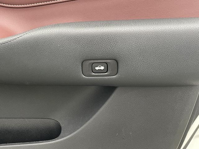 クラウンハイブリッド アスリートＳ　ブラックスタイル　ＴＲＤエアロ／革シート／純正ナビ・フルセグ／ＤＶＤ再生／バックカメラ／ＥＴＣ／スマートキー×２個／トランクイージークローザー／禁煙車／エアシート・シートヒーター／車検９年８月／ＴＶキット／１８アルミ（60枚目）