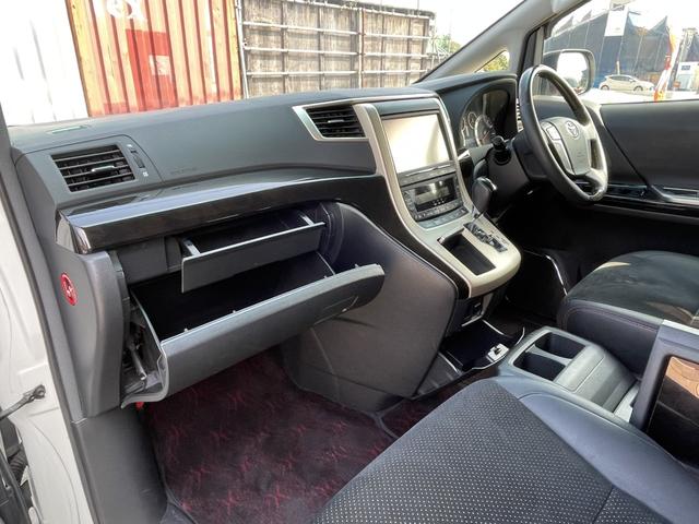 ヴェルファイア ２．４Ｚ　ゴールデンアイズＩＩ　純正９インチナビ・フルセグ／後席モニター／バックカメラ／両側パワースライドドア／スマートキー／パワーバックドア／ＥＴＣ／ＨＩＤ／禁煙車／車検整備付き／オートクルーズ／フルエアロ／１８インチアルミ（7枚目）