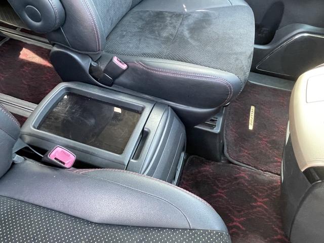 ヴェルファイア ２．４Ｚ　ゴールデンアイズＩＩ　純正９インチナビ・フルセグ／後席モニター／バックカメラ／両側パワースライドドア／スマートキー／パワーバックドア／ＥＴＣ／ＨＩＤ／禁煙車／車検整備付き／オートクルーズ／フルエアロ／１８インチアルミ（17枚目）