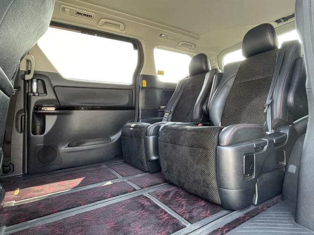 ヴェルファイア ２．４Ｚ　ゴールデンアイズＩＩ　純正９インチナビ・フルセグ／後席モニター／バックカメラ／両側パワースライドドア／スマートキー／パワーバックドア／ＥＴＣ／ＨＩＤ／禁煙車／車検整備付き／オートクルーズ／フルエアロ／１８インチアルミ（26枚目）