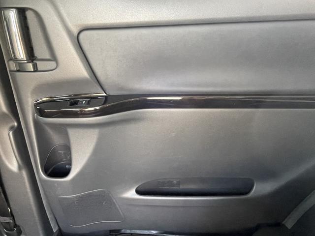 ヴェルファイア ２．４Ｚ　ゴールデンアイズＩＩ　純正９インチナビ・フルセグ／後席モニター／バックカメラ／両側パワースライドドア／スマートキー／パワーバックドア／ＥＴＣ／ＨＩＤ／禁煙車／車検整備付き／オートクルーズ／フルエアロ／１８インチアルミ（30枚目）