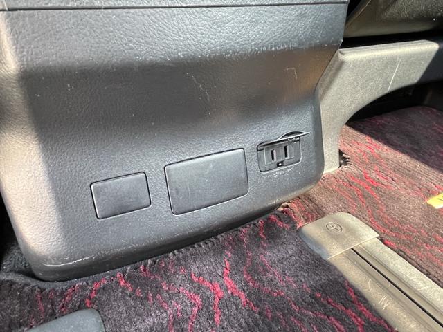 ヴェルファイア ２．４Ｚ　ゴールデンアイズＩＩ　純正９インチナビ・フルセグ／後席モニター／バックカメラ／両側パワースライドドア／スマートキー／パワーバックドア／ＥＴＣ／ＨＩＤ／禁煙車／車検整備付き／オートクルーズ／フルエアロ／１８インチアルミ（43枚目）