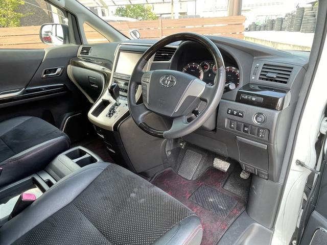 ヴェルファイア ２．４Ｚ　ゴールデンアイズＩＩ　純正９インチナビ・フルセグ／後席モニター／バックカメラ／両側パワースライドドア／スマートキー／パワーバックドア／ＥＴＣ／ＨＩＤ／禁煙車／車検整備付き／オートクルーズ／フルエアロ／１８インチアルミ（44枚目）