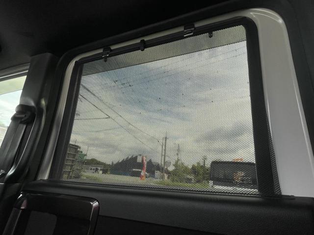 �㕔���Ȃ̑��ɂ͋�����������a�炰�Ă������[���T���V�F�[�h������܂��B