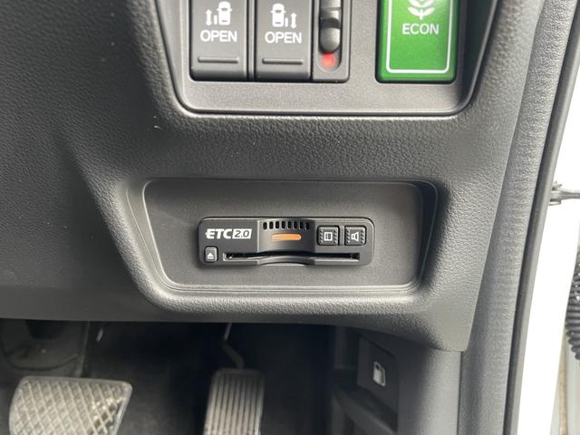 オデッセイ アブソルート・EX 純正フルセグナビ/マルチビューカメラ/前後ドラレコ/ETC2.0/CD・DVD/両側パワスラ/パワーバックドア/LEDライト/禁煙車/18アルミ/シートヒーター/ブラインドスポットモニター/1オーナー(15枚目)