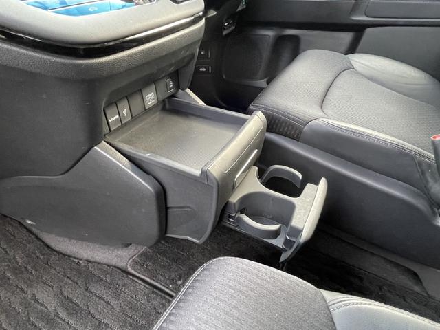 オデッセイ アブソルート・EX 純正フルセグナビ/マルチビューカメラ/前後ドラレコ/ETC2.0/CD・DVD/両側パワスラ/パワーバックドア/LEDライト/禁煙車/18アルミ/シートヒーター/ブラインドスポットモニター/1オーナー(33枚目)