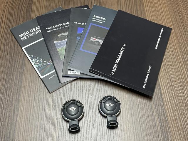 ＭＩＮＩ クーパーＳＤ　クロスオーバー　革シート／社外フルセグナビ／バックカメラ／ＥＴＣ／キセノン／ワンオーナー／整備記録簿／保証書／取説／禁煙車／１７アルミ／キーレス×２個／シートヒーター／検査令和８年９月／ディーゼルターボ／修復歴無し（6枚目）