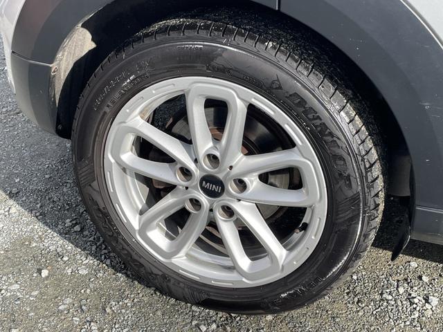 ＭＩＮＩ クーパーＳＤ　クロスオーバー　革シート／社外フルセグナビ／バックカメラ／ＥＴＣ／キセノン／ワンオーナー／整備記録簿／保証書／取説／禁煙車／１７アルミ／キーレス×２個／シートヒーター／検査令和８年９月／ディーゼルターボ／修復歴無し（21枚目）