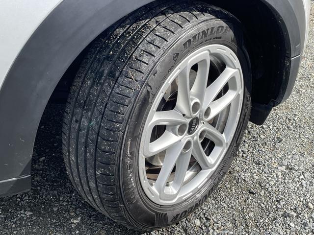 ＭＩＮＩ クーパーＳＤ　クロスオーバー　革シート／社外フルセグナビ／バックカメラ／ＥＴＣ／キセノン／ワンオーナー／整備記録簿／保証書／取説／禁煙車／１７アルミ／キーレス×２個／シートヒーター／検査令和８年９月／ディーゼルターボ／修復歴無し（29枚目）