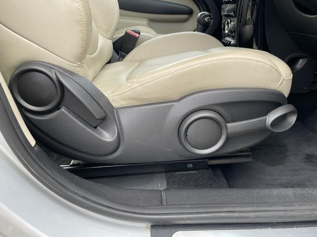 ＭＩＮＩ クーパーＳＤ　クロスオーバー　革シート／社外フルセグナビ／バックカメラ／ＥＴＣ／キセノン／ワンオーナー／整備記録簿／保証書／取説／禁煙車／１７アルミ／キーレス×２個／シートヒーター／検査令和８年９月／ディーゼルターボ／修復歴無し（30枚目）