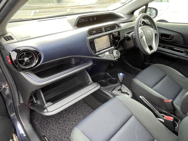 アクア Ｓ　純正フルセグナビ／バックカメラ／スマートキー×２個／前後ドライブレコーダー／ワンオーナー／点検記録簿／禁煙車／修復歴無し／検査令和８年４月／保証書・取説／プッシュスタート／オートエアコン（5枚目）