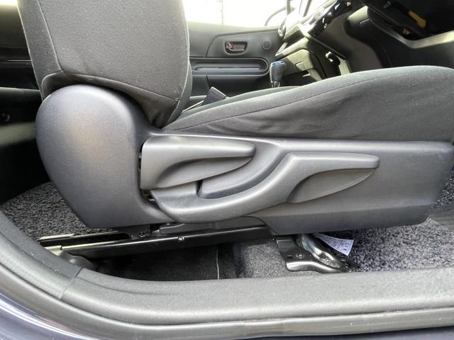 アクア Ｓ　純正フルセグナビ／バックカメラ／スマートキー×２個／前後ドライブレコーダー／ワンオーナー／点検記録簿／禁煙車／修復歴無し／検査令和８年４月／保証書・取説／プッシュスタート／オートエアコン（7枚目）