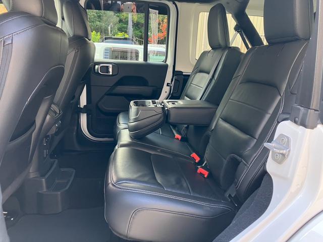 ジープ・ラングラーアンリミテッド アンリミテッドサハラ 3.6L 4WD 左ハンドル 新車並行 KMC20インチ 2024グリル 5cmオーパーフェンダー 37インチGLADIATORタイヤ リフトアップ BESTOPサンライダー FLOWMASTERマフラー USテール(27枚目)