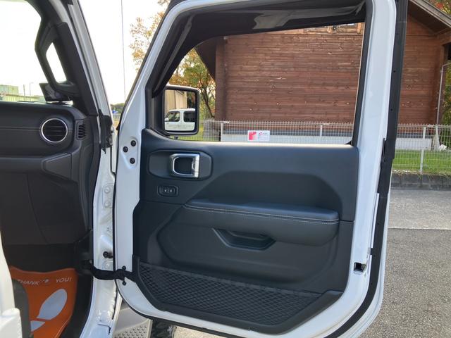 ジープ・ラングラーアンリミテッド アンリミテッドサハラ 3.6L 4WD 左ハンドル 新車並行 KMC20インチ 2024グリル 5cmオーパーフェンダー 37インチGLADIATORタイヤ リフトアップ BESTOPサンライダー FLOWMASTERマフラー USテール(31枚目)