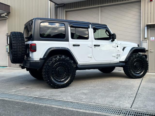 ジープ・ラングラーアンリミテッド アンリミテッドサハラ 3.6L 4WD 左ハンドル 新車並行 KMC20インチ 2024グリル 5cmオーパーフェンダー 37インチGLADIATORタイヤ リフトアップ BESTOPサンライダー FLOWMASTERマフラー USテール(33枚目)