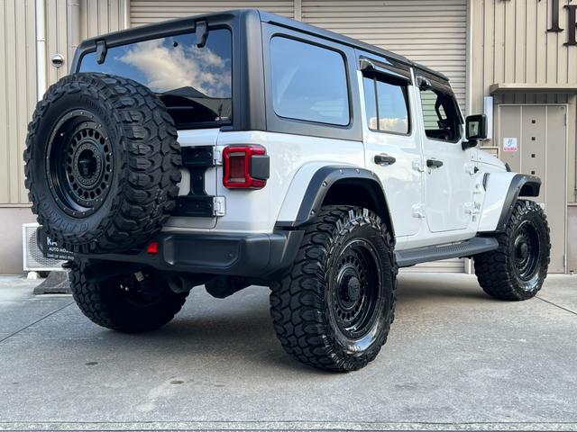 ジープ・ラングラーアンリミテッド アンリミテッドサハラ 3.6L 4WD 左ハンドル 新車並行 KMC20インチ 2024グリル 5cmオーパーフェンダー 37インチGLADIATORタイヤ リフトアップ BESTOPサンライダー FLOWMASTERマフラー USテール(37枚目)
