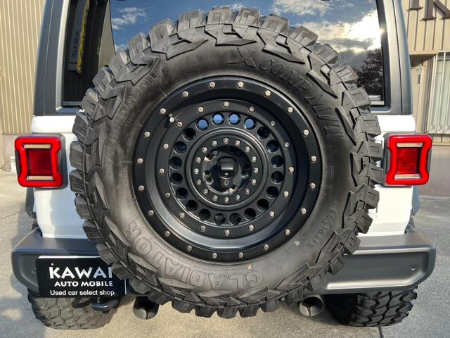 ジープ・ラングラーアンリミテッド アンリミテッドサハラ 3.6L 4WD 左ハンドル 新車並行 KMC20インチ 2024グリル 5cmオーパーフェンダー 37インチGLADIATORタイヤ リフトアップ BESTOPサンライダー FLOWMASTERマフラー USテール(46枚目)