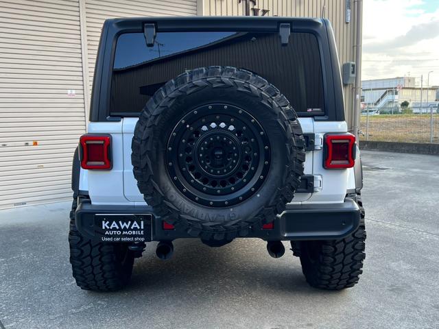 ジープ・ラングラーアンリミテッド アンリミテッドサハラ 3.6L 4WD 左ハンドル 新車並行 KMC20インチ 2024グリル 5cmオーパーフェンダー 37インチGLADIATORタイヤ リフトアップ BESTOPサンライダー FLOWMASTERマフラー USテール(47枚目)