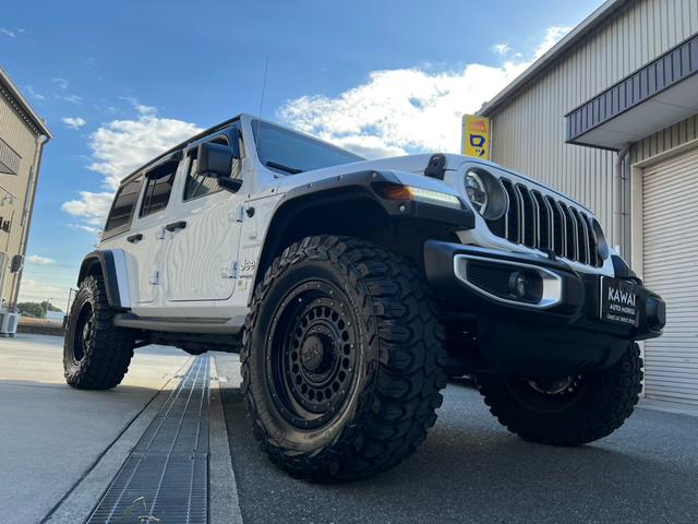 ジープ・ラングラーアンリミテッド アンリミテッドサハラ 3.6L 4WD 左ハンドル 新車並行 KMC20インチ 2024グリル 5cmオーパーフェンダー 37インチGLADIATORタイヤ リフトアップ BESTOPサンライダー FLOWMASTERマフラー USテール(49枚目)