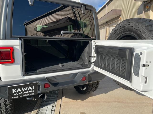 ジープ・ラングラーアンリミテッド アンリミテッドサハラ 3.6L 4WD 左ハンドル 新車並行 KMC20インチ 2024グリル 5cmオーパーフェンダー 37インチGLADIATORタイヤ リフトアップ BESTOPサンライダー FLOWMASTERマフラー USテール(56枚目)