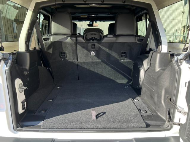 ジープ・ラングラーアンリミテッド アンリミテッドサハラ 3.6L 4WD 左ハンドル 新車並行 KMC20インチ 2024グリル 5cmオーパーフェンダー 37インチGLADIATORタイヤ リフトアップ BESTOPサンライダー FLOWMASTERマフラー USテール(57枚目)