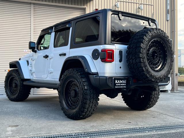 ジープ・ラングラーアンリミテッド アンリミテッドサハラ 3.6L 4WD 左ハンドル 新車並行 KMC20インチ 2024グリル 5cmオーパーフェンダー 37インチGLADIATORタイヤ リフトアップ BESTOPサンライダー FLOWMASTERマフラー USテール(59枚目)