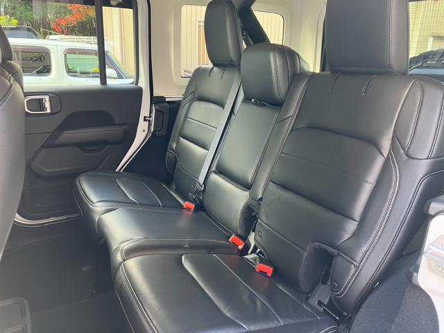 ジープ・ラングラーアンリミテッド アンリミテッドサハラ 3.6L 4WD 左ハンドル 新車並行 KMC20インチ 2024グリル 5cmオーパーフェンダー 37インチGLADIATORタイヤ リフトアップ BESTOPサンライダー FLOWMASTERマフラー USテール(74枚目)