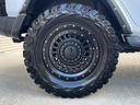 アンリミテッドサハラ 3.6L 4WD 左ハンドル 新車並行 KMC20インチ 2024グリル 5cmオーパーフェンダー 37インチGLADIATORタイヤ リフトアップ BESTOPサンライダー FLOWMASTERマフラー USテール(42枚目)