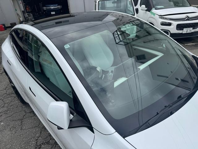 モデルY RWD 20インチAW オートパイロット ホワイトインテリア 白レザーシート 360°カメラ パノラマガラスルーフ オートパイロット オートトランク パワーシート ヒートポンプ FRコーナーセンサー ETC(3枚目)