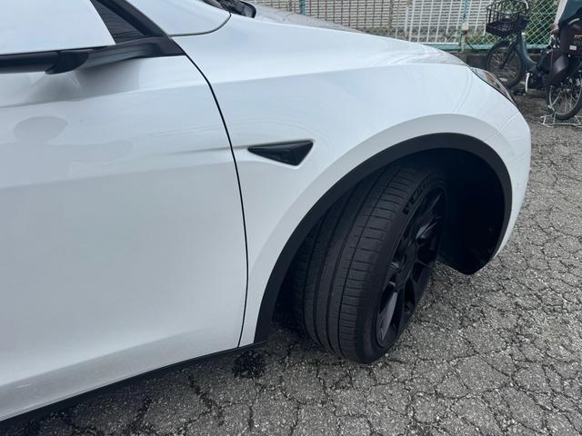 モデルY RWD 20インチAW オートパイロット ホワイトインテリア 白レザーシート 360°カメラ パノラマガラスルーフ オートパイロット オートトランク パワーシート ヒートポンプ FRコーナーセンサー ETC(6枚目)