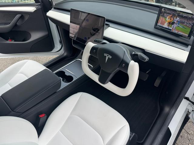 モデルY RWD 20インチAW オートパイロット ホワイトインテリア 白レザーシート 360°カメラ パノラマガラスルーフ オートパイロット オートトランク パワーシート ヒートポンプ FRコーナーセンサー ETC(8枚目)