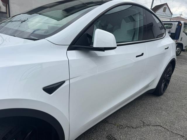 モデルY RWD 20インチAW オートパイロット ホワイトインテリア 白レザーシート 360°カメラ パノラマガラスルーフ オートパイロット オートトランク パワーシート ヒートポンプ FRコーナーセンサー ETC(13枚目)