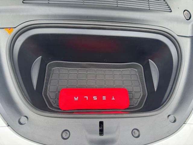 モデルY RWD 20インチAW オートパイロット ホワイトインテリア 白レザーシート 360°カメラ パノラマガラスルーフ オートパイロット オートトランク パワーシート ヒートポンプ FRコーナーセンサー ETC(17枚目)