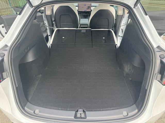 モデルY RWD 20インチAW オートパイロット ホワイトインテリア 白レザーシート 360°カメラ パノラマガラスルーフ オートパイロット オートトランク パワーシート ヒートポンプ FRコーナーセンサー ETC(18枚目)