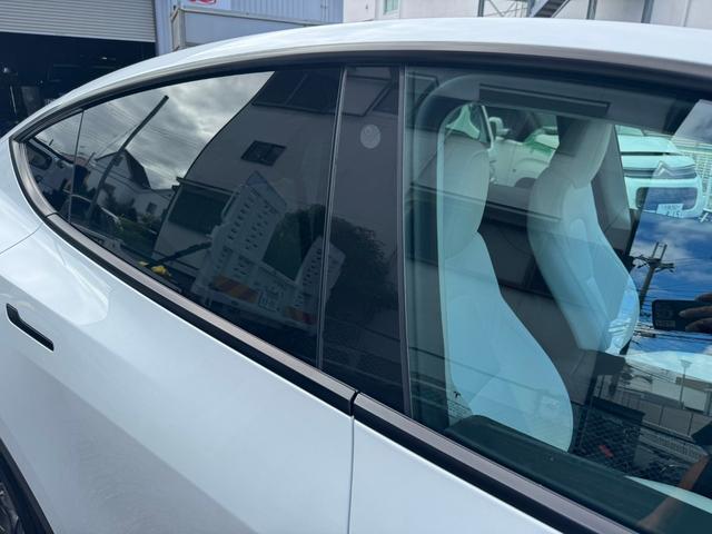 モデルY RWD 20インチAW オートパイロット ホワイトインテリア 白レザーシート 360°カメラ パノラマガラスルーフ オートパイロット オートトランク パワーシート ヒートポンプ FRコーナーセンサー ETC(43枚目)