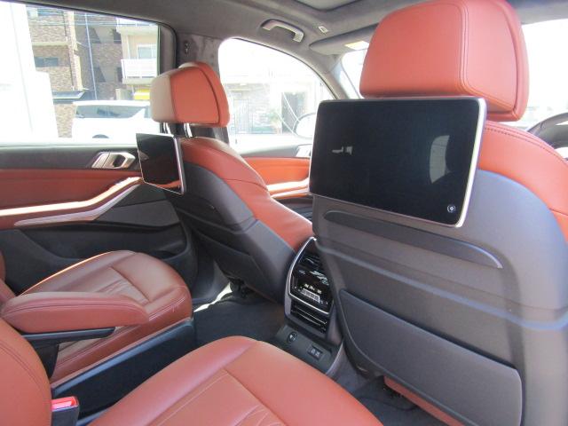 Ｍ５０ｉ　Ｍ５０ｉ　茶革・Ｆクライメートシート・パノラマサンルーフ／ＳｋｙＬｏｕｎｇｅ・Ｄアシストプロ・パークアシスト＋・ＴＶ・ＨＵＤ・ｈａｒｍａｎ　ｋａｒｄｏｎ・レーザーライト・ジェスチャーコントロール・(21枚目)