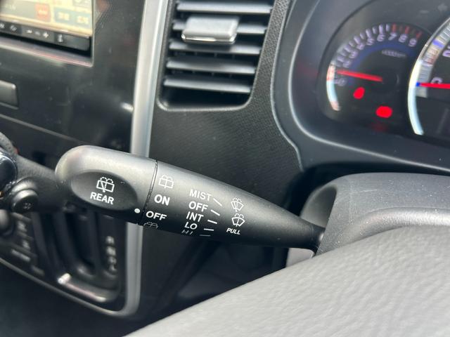 ワゴンＲスティングレー リミテッドＩＩ　車検整備付　保証付　ＥＴＣ　ドライブレコーダー　シートヒーター　メモリーナビゲーション　ＨＩＤライト　アルミホイール　プッシュスタート　スマートキー　フルフラットシート　ベンチシート（65枚目）