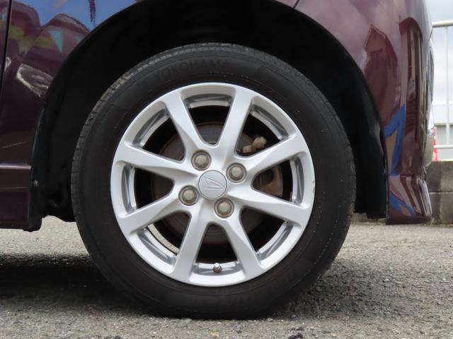 �A���~�z�C�[���t�ł��B�z�C�[���ŎԑS�̂̈�ۂ��ς���؂ȃ|�C���g�ł���ˁB���X�͏����ȓW����ł������ÂƂ͎v���Ȃ��s�b�J�s�J�̎Ԃ���ׂĂ��܂��B���Ј�x�����X���������B