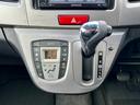 オートエアコン装備されていますので、車内はいつも快適な温度を保てます!運転中に操作しなくてもいいので安心安全で便利ですよね。