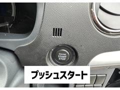 プッシュスタートでエンジン始動停止を行うスマートキー車です！キーを挿さなくていいのが嬉しいですね。 7