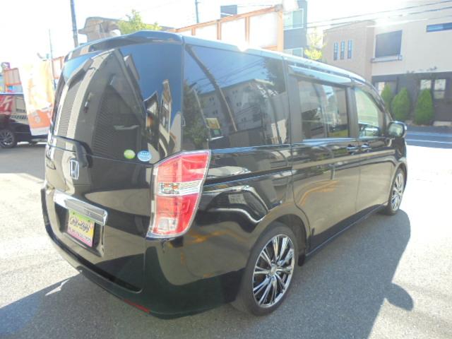 ステップワゴン Ｌ　ワンオーナー　両側パワースライドドア　１８インチアルミ　ナビ　フリップダウンモニター　バックモニター　スマートキー　キセノン　ＥＴＣ　ファンクションステアリング　８人乗り（3枚目）