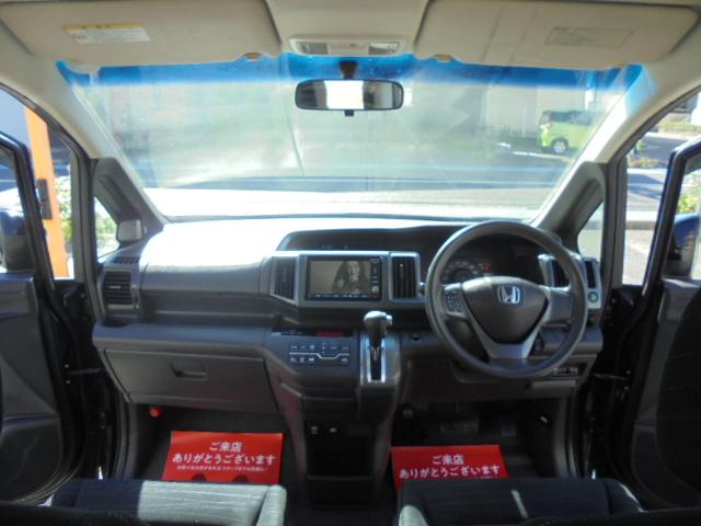 ステップワゴン Ｌ　ワンオーナー　両側パワースライドドア　１８インチアルミ　ナビ　フリップダウンモニター　バックモニター　スマートキー　キセノン　ＥＴＣ　ファンクションステアリング　８人乗り（4枚目）