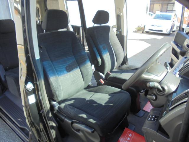 ステップワゴン Ｌ　ワンオーナー　両側パワースライドドア　１８インチアルミ　ナビ　フリップダウンモニター　バックモニター　スマートキー　キセノン　ＥＴＣ　ファンクションステアリング　８人乗り（16枚目）