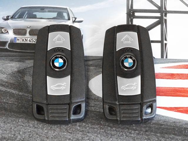 M3 セダン 正規ディーラー車/右ハンドル/アルピンホワイト/E90最終/V8エンジン/MドライブPKG/黒革シート/純正ナビ 走行中地デジ バックカメラ/ドラレコ/レーダー/保証書 取説 純正スペアキー(14枚目)