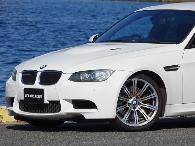 M3 セダン 正規ディーラー車/右ハンドル/アルピンホワイト/E90最終/V8エンジン/MドライブPKG/黒革シート/純正ナビ 走行中地デジ バックカメラ/ドラレコ/レーダー/保証書 取説 純正スペアキー(64枚目)