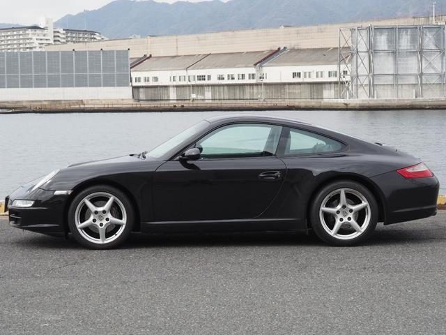 ９１１ ９１１カレラ　正規ディーラーにて９４８７１ｋｍ時エンジ新品交換（実走行４３０００ｋｍ）／インタミシャフト交換済み／左Ｈ／黒革シート／カロッツェリアナビ／禁煙車／ご希望のプライス積極的にお寄せください（3枚目）