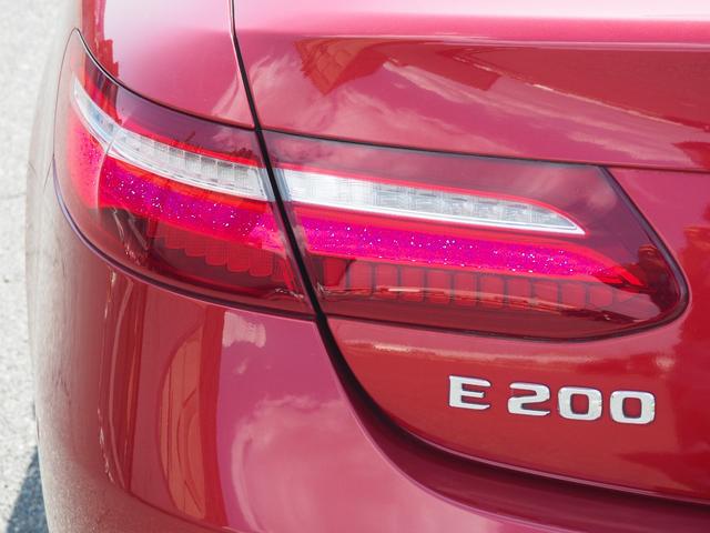 Ｅ２００　クーペ　スポーツ　弊社下取車／パノラミックスライディングルーフ／ブルメスターサラウンドサウンドシステム／シートヒーター／レザーシート／メモリー付きパワーシート／２Ｌ直列４気筒直噴ターボエンジン搭載／９速ＡＴ(66枚目)