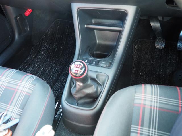 アップ！ アップ！ＧＴＩ／直列３気筒ＤＯＨＣ１２バルブＩＣターボ／　フォルクスワーゲンディラーにてミッションＡＳＳＹ交換済み車両／限定車（限定６００台）／３ＨＢ６速マニュアル／ＥＢＤ／ＥＳＣ／純正１７インチアルミ／シートヒーター／ＥＴＣ／Ｒソナー／保証書　取説有／Ｓキ（13枚目）