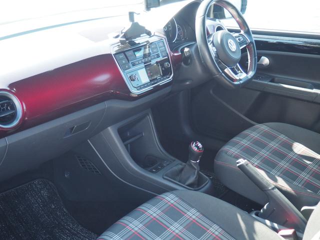 アップ！ アップ！ＧＴＩ／直列３気筒ＤＯＨＣ１２バルブＩＣターボ／　フォルクスワーゲンディラーにてミッションＡＳＳＹ交換済み車両／限定車（限定６００台）／３ＨＢ６速マニュアル／ＥＢＤ／ＥＳＣ／純正１７インチアルミ／シートヒーター／ＥＴＣ／Ｒソナー／保証書　取説有／Ｓキ（32枚目）